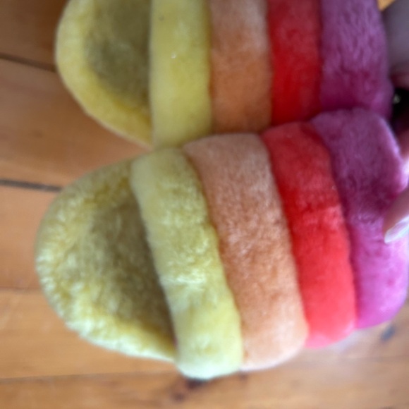 UGG Rainbow Women’s Fluff Yeah Slide Slipper Shoes 7 - Picture 4 of 8